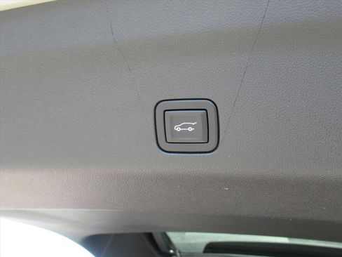 Used 2021 GMC Yukon SLT w/ SLT Luxury Package image 32