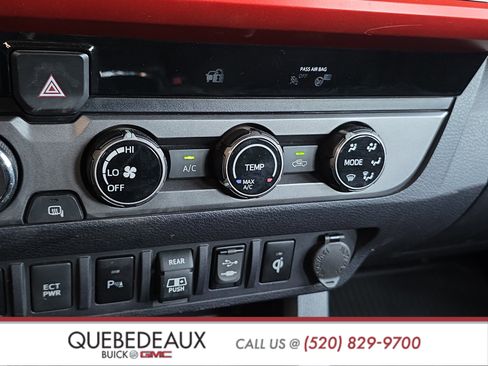 Used 2018 Toyota Tacoma TRD Off-Road w/ Technology Package AWD/4WD image 21