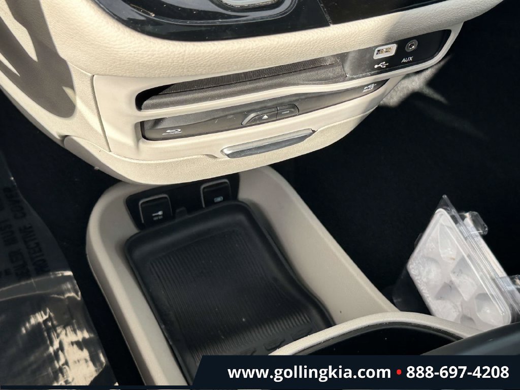 Used 2017 Chrysler Pacifica Limited FWD image 28