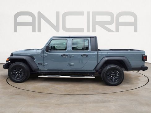 Used 2025 Jeep Gladiator Sport AWD/4WD image 9