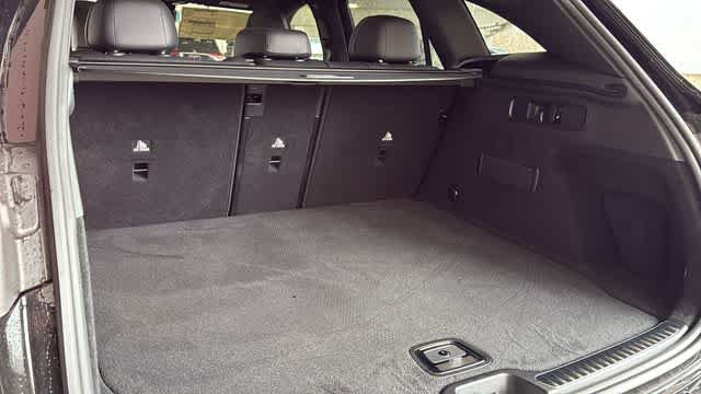 Used 2025 Mercedes-Benz GLC 300 4MATIC image 31