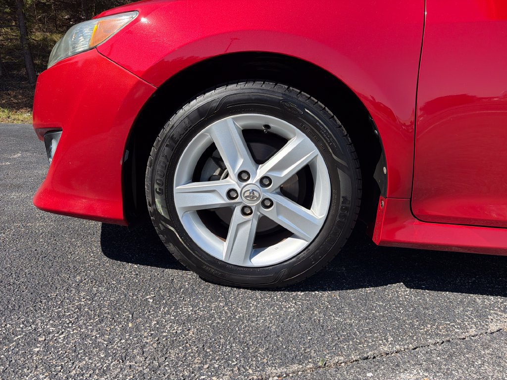 Used 2014 Toyota Camry SE FWD image 22