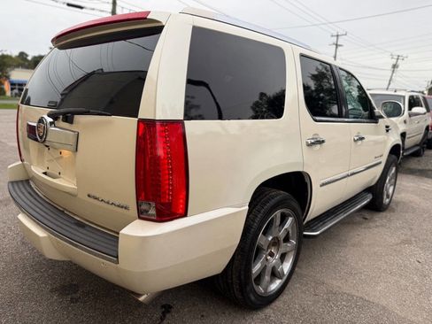 Used 2009 Cadillac Escalade AWD image 7