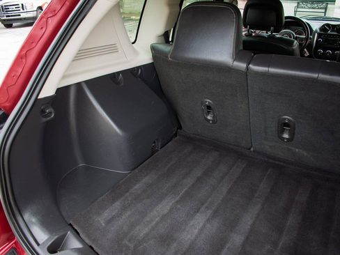 Used 2014 Jeep Compass Latitude FWD image 33