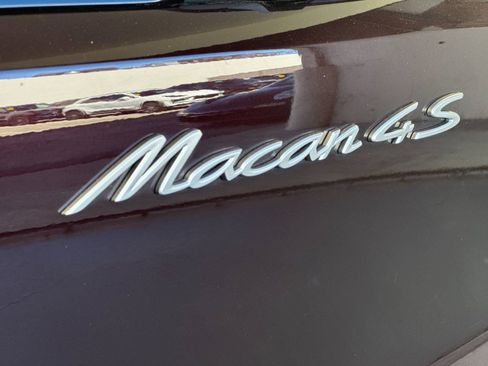 Certified 2025 Porsche Macan 4S Electric AWD/4WD image 35
