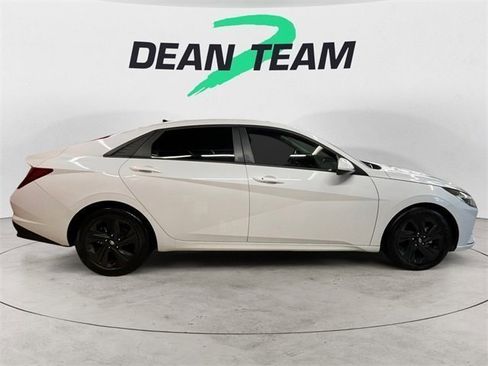Used 2021 Hyundai Elantra SEL w/ Convenience Package image 9