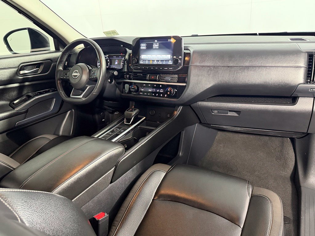 Used 2025 Nissan Pathfinder SL FWD image 15