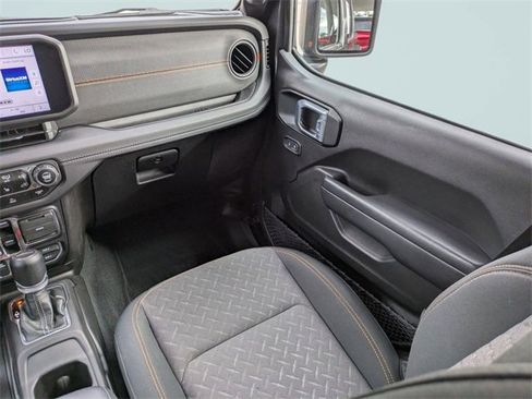 Used 2024 Jeep Gladiator Mojave w/ Convenience Group image 18