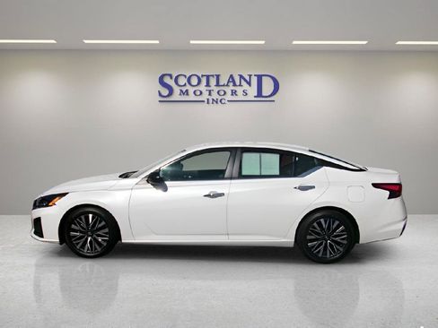 Used 2024 Nissan Altima 2.5 SV FWD image 1