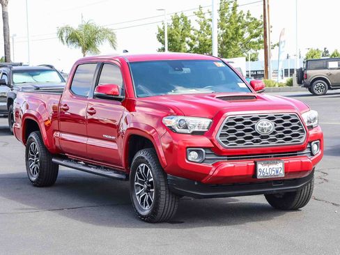 Used 2020 Toyota Tacoma TRD Sport w/ Technology Package RWD image 3