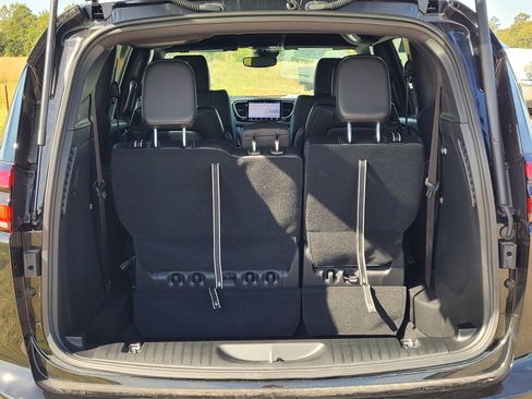 New 2025 Chrysler Pacifica Select image 7