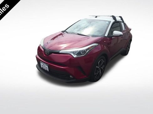 Used 2018 Toyota C-HR XLE FWD image 2