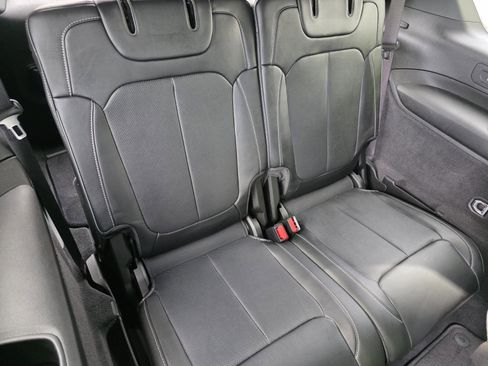 Used 2022 Jeep Grand Cherokee L Overland w/ Luxury Tech Group IV RWD image 26