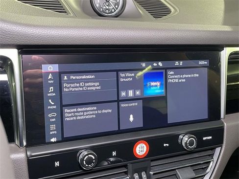 Used 2025 Porsche Macan image 27