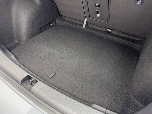 Used 2024 Volkswagen Taos SE image 81