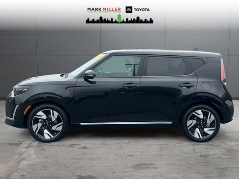 Used 2023 Kia Soul GT-Line FWD image 2