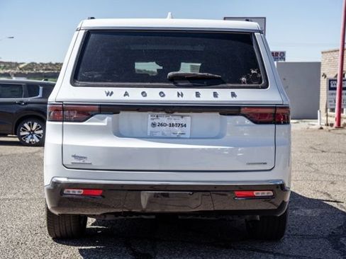 Used 2023 Jeep Wagoneer Series III w/ Premium Group I AWD/4WD image 6