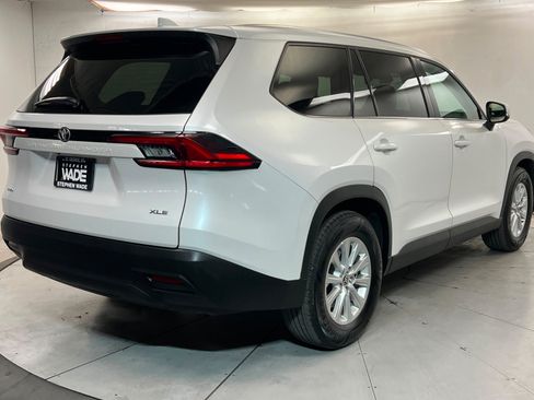 Used 2025 Toyota Grand Highlander AWD image 6