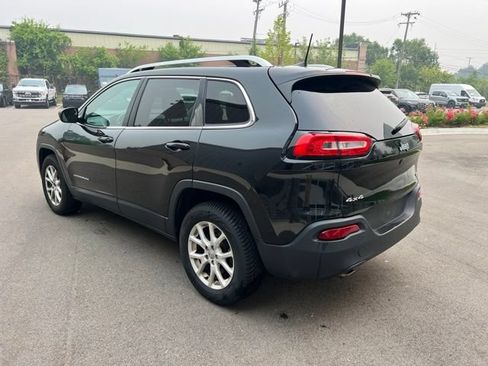 Used 2016 Jeep Cherokee Latitude w/ Cold Weather Group AWD/4WD image 7