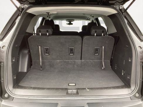 Used 2020 Chevrolet Traverse LS image 16