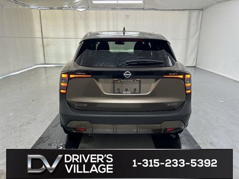 Used 2025 Nissan Kicks SV AWD/4WD image 20