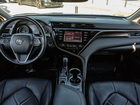 Used 2018 Toyota Camry XLE image 11