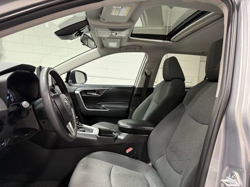 Used 2021 Toyota RAV4 XLE w/ Convenience Package AWD/4WD image 16