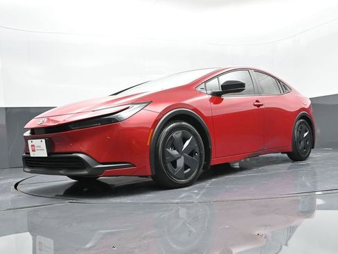 Used 2024 Toyota Prius LE image 32