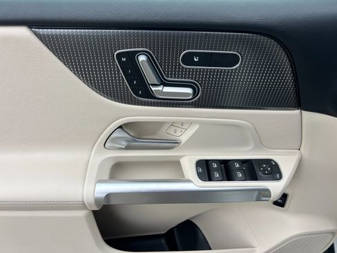 Used 2020 Mercedes-Benz GLB 250 4MATIC image 10