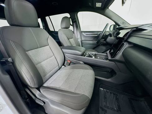 Used 2025 GMC Acadia Elevation image 15