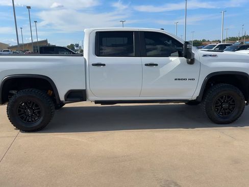Used 2025 Chevrolet Silverado 2500 ZR2 w/ Technology Package AWD/4WD image 9