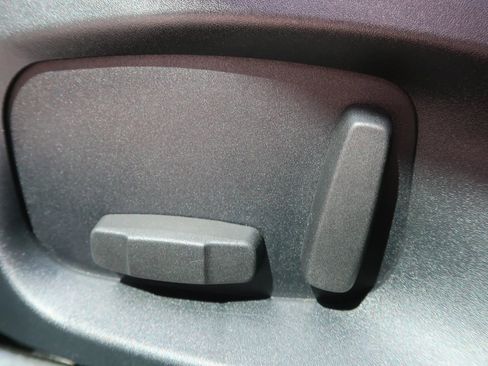 Used 2018 Jaguar XE image 28