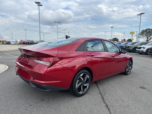Used 2023 Hyundai Elantra SEL w/ Convenience Package image 3