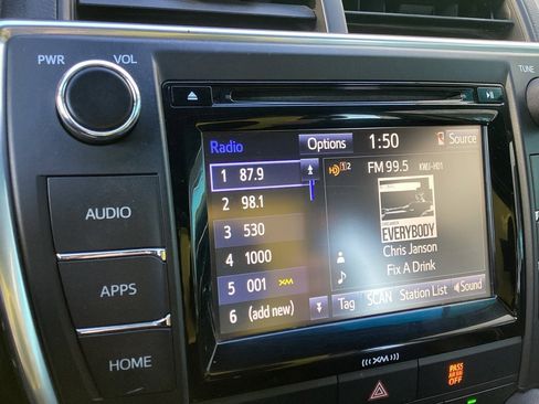 Used 2016 Toyota Camry image 13