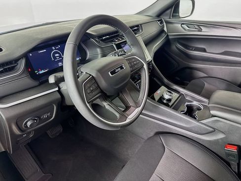 Used 2025 Jeep Grand Cherokee L Laredo RWD image 8