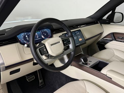 Used 2024 Land Rover Range Rover Long Wheelbase SE image 4