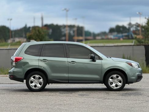 Used 2017 Subaru Forester 2.5i AWD/4WD image 7