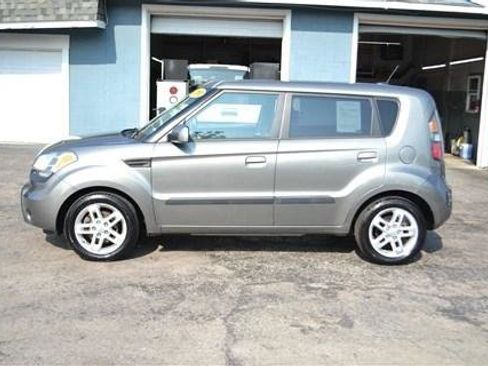 Used 2010 Kia Soul + FWD image 2