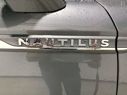 Used 2023 Lincoln Nautilus Reserve w/ Monochromatic Package AWD/4WD image 9