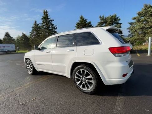 Used 2018 Jeep Grand Cherokee Overland AWD/4WD image 7