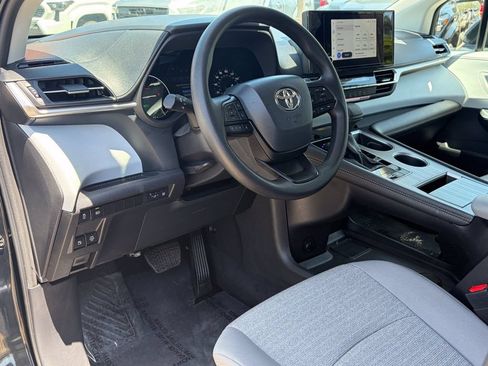 Certified 2026 Toyota Sienna LE FWD image 22
