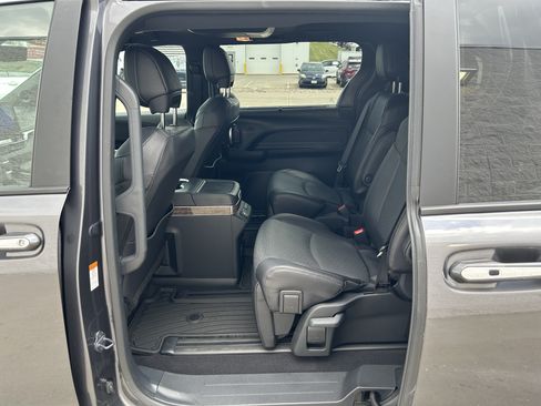 Certified 2025 Toyota Sienna Platinum AWD/4WD image 18