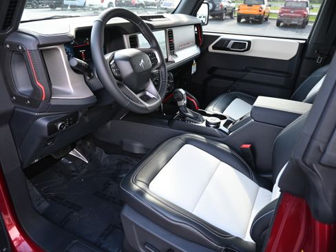 New 2026 Ford Bronco Outer Banks w/ Sasquatch Package image 16