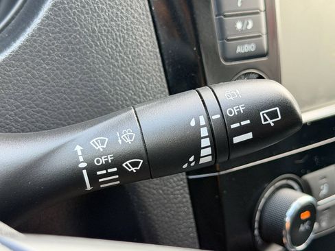 Used 2020 Nissan Rogue S AWD/4WD image 32