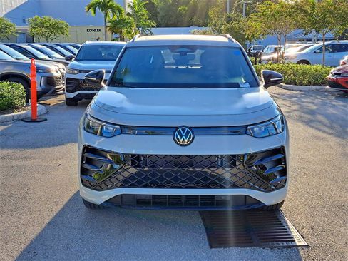 New 2026 Volkswagen Tiguan SE R-Line image 2