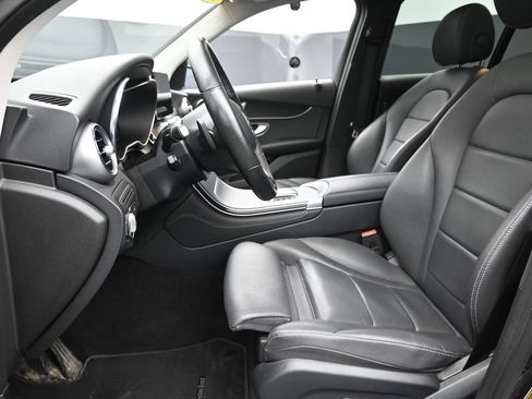 Used 2021 Mercedes-Benz GLC 300 4MATIC image 16