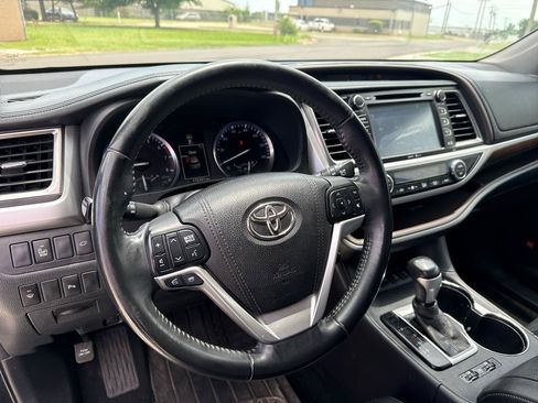 Used 2015 Toyota Highlander Limited AWD/4WD image 32