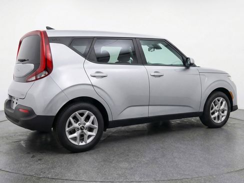Used 2025 Kia Soul LX w/ LX Technology Package image 9