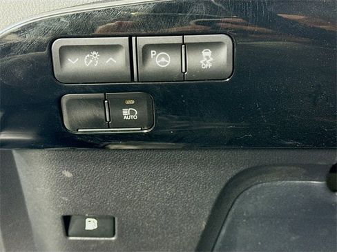 Certified 2022 Toyota Prius XLE image 10