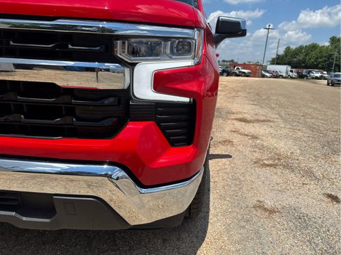 Used 2025 Chevrolet Silverado 1500 LT RWD image 9